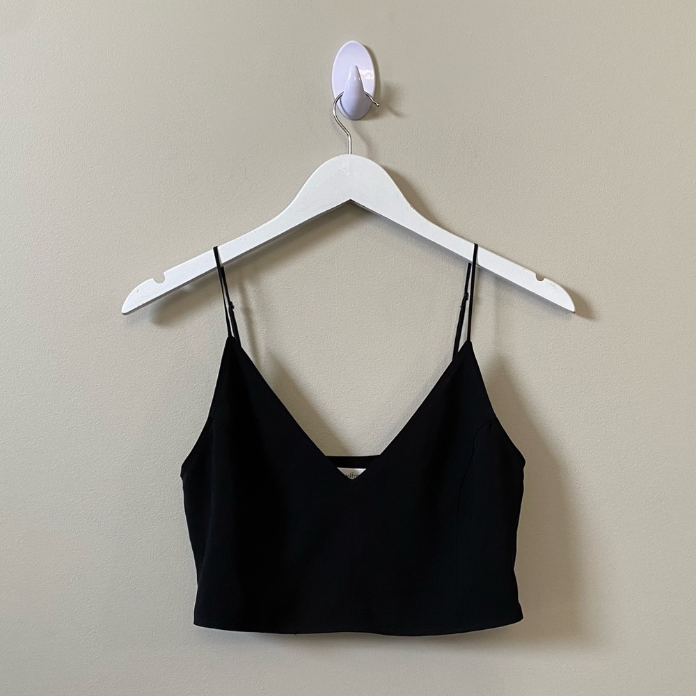 Wilfred Aritiza black v-neck cropped tank top blouse